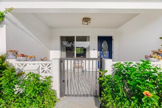 1906 N Lakeside Dr in Lake Worth Beach, FL - Building Photo - Building Photo