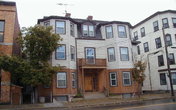 33 Aspinwall Ave in Brookline, MA - Building Photo