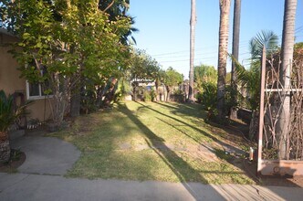 19201 Strathern St in Reseda, CA - Building Photo - Building Photo