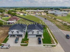 924 Cooksey Ct in Grandview, TX - Building Photo - Building Photo