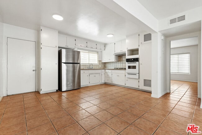 property at 469 W 19th St