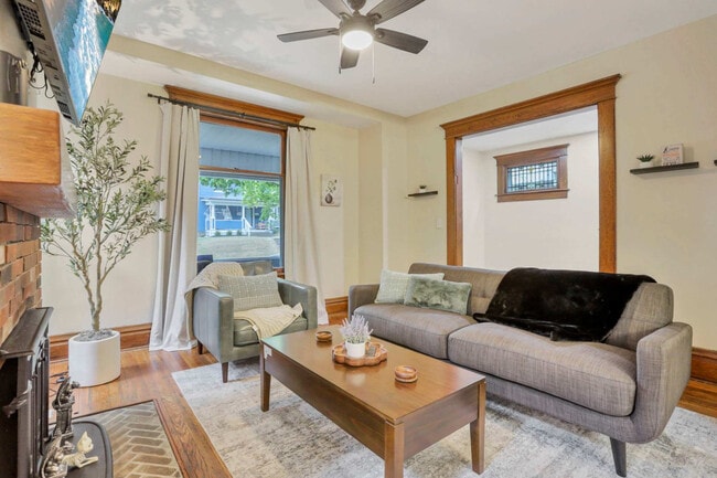property at 207 E Oakland Ave