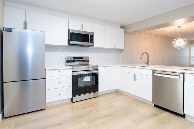 1234 Merklin St in White Rock, BC - Building Photo - Building Photo