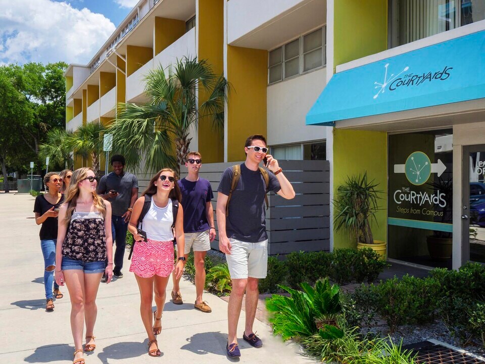 Courtyards Student Apartments in Gainesville, FL - Foto de edificio