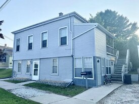 2012 E River St in Two Rivers, WI - Building Photo