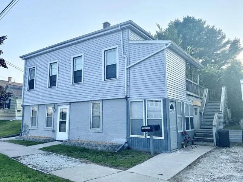 2012 E River St in Two Rivers, WI - Building Photo