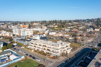 600 South 227th Street in Des Moines, WA - Foto de edificio - Building Photo