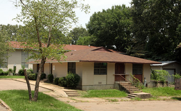 Southdown Arms Apartments in Jackson, MS - Building Photo - Building Photo