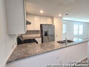 402 Filibusters Trail in San Antonio, TX - Building Photo - Building Photo