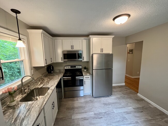 40 Pleasant St, Unit 40D in Vernon, CT - Foto de edificio - Building Photo