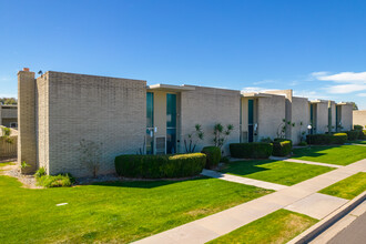 1689 E Maryland Ave in Phoenix, AZ - Building Photo - Building Photo