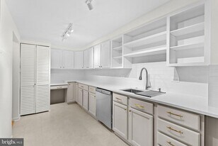 4601 N Park Ave in Chevy Chase, MD - Building Photo