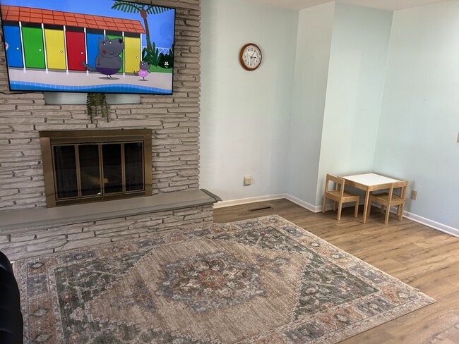 4892 Wilcox Rd in Holt, MI - Foto de edificio - Building Photo