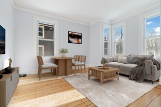 106 Paul Gore St, Unit 1 in Boston, MA - Foto de edificio - Building Photo