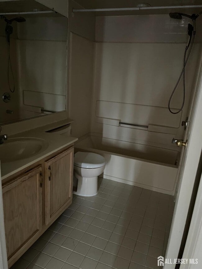1138 Waterford Dr in Edison, NJ - Building Photo - Building Photo