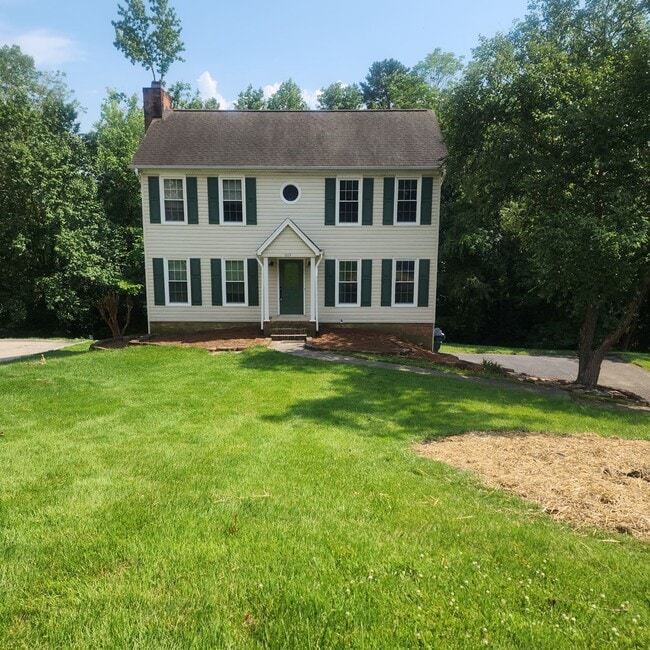 property at 1613 Round Hill Cir