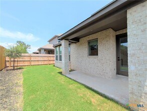 977 Easy Gruene in New Braunfels, TX - Foto de edificio - Building Photo