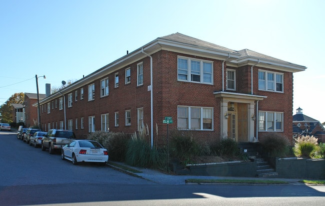 202 Elm St SW in Roanoke, VA - Foto de edificio - Building Photo