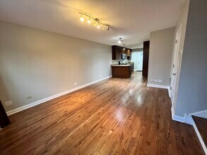 1937 W Race Ave-Unit -2 in Chicago, IL - Building Photo - Building Photo