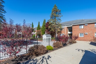 Princeton Green Apartments in Marlborough, MA - Foto de edificio - Building Photo