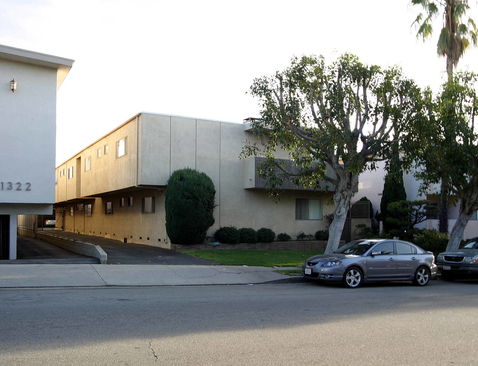 1326 S Centinela Ave in Los Angeles, CA - Building Photo