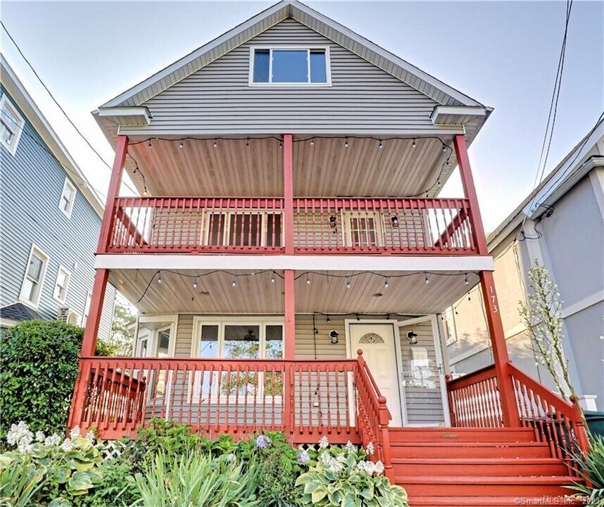 173 Broadway in Milford, CT - Foto de edificio