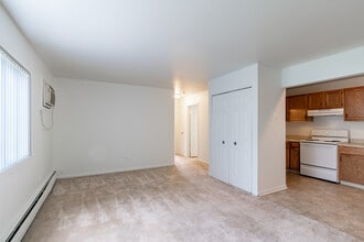 Tanglewood Apartments in Woodhaven, MI - Building Photo - Interior Photo