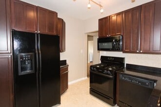 4312 N Clarendon Ave, Unit M03H in Chicago, IL - Building Photo - Building Photo