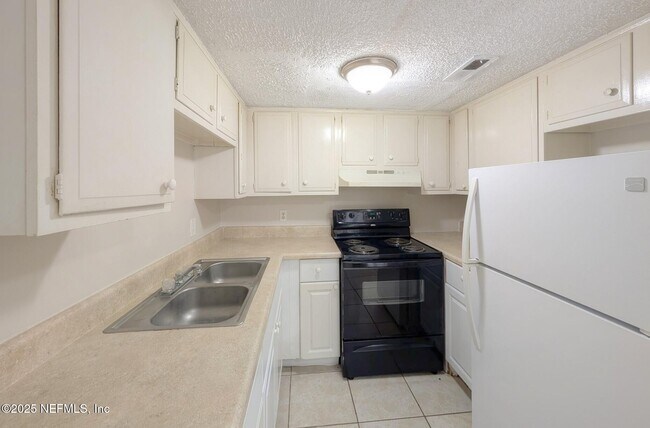 2873 Yellow Pine Ct-Unit -4 in Jacksonville, FL - Foto de edificio - Building Photo