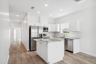 2566 Oak St in Panama City Beach, FL - Building Photo - Building Photo