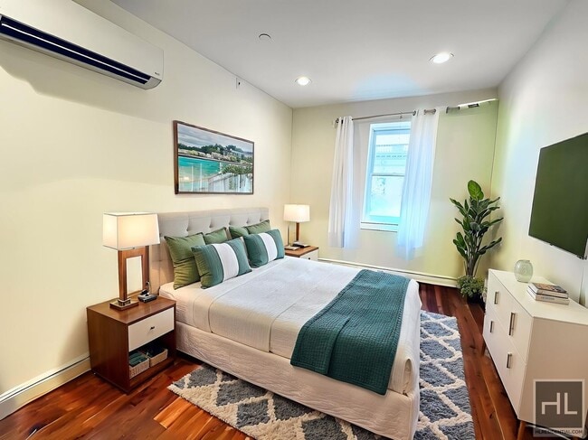 Striver's Row Gorgeous Penthouse 1 Bedroom!