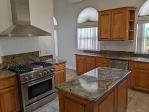 11550 S Henderson Rd in Caruthers, CA - Building Photo - Building Photo