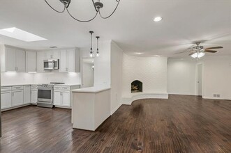 10449 Royal Club Ln in Dallas, TX - Building Photo - Building Photo