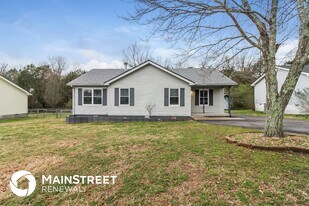 592 Woodcrest Dr in La Vergne, TN - Building Photo