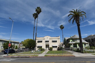 2460 W 18th St in Los Angeles, CA - Building Photo - Building Photo