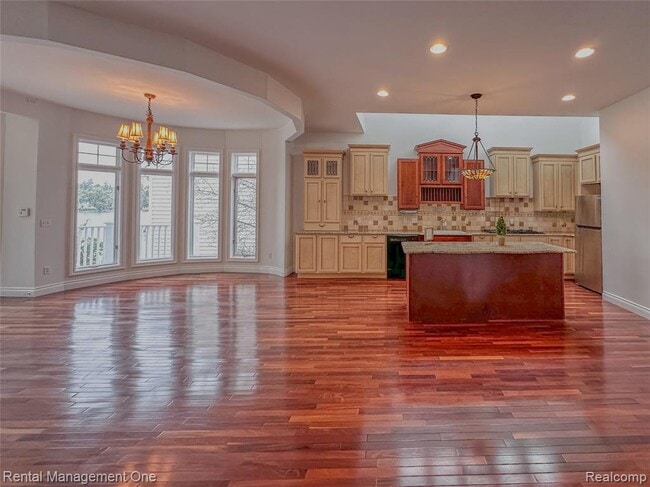 5742 Putnam Dr in West Bloomfield Township, MI - Building Photo - Building Photo