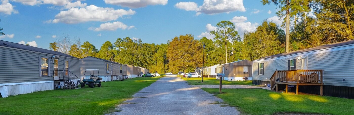 Pine Grove in Ochlocknee, GA - Building Photo