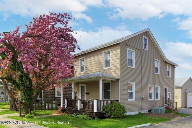 property at 612 W Sylvania Ave