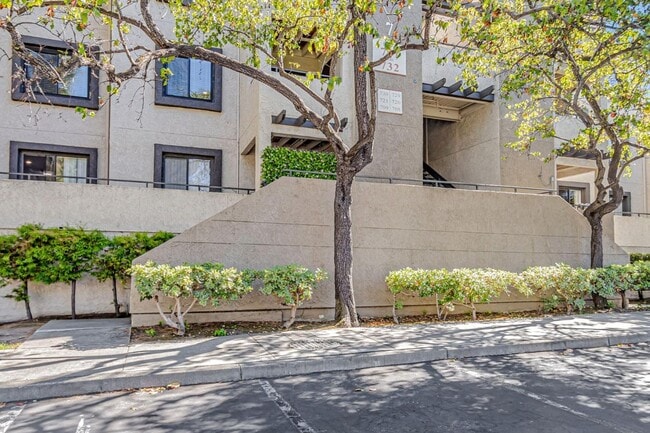 880 E Fremont Ave in Sunnyvale, CA - Building Photo - Building Photo