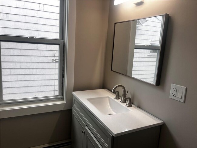 45 Kenyon St in Providence, RI - Building Photo - Building Photo