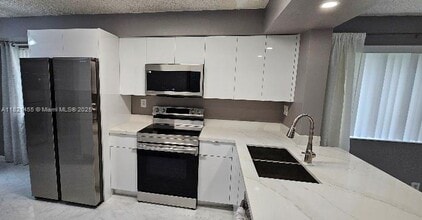 3625 Coral Springs Dr in Coral Springs, FL - Building Photo - Building Photo