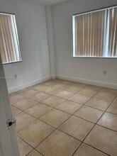 1821 NE 168th St in North Miami Beach, FL - Building Photo - Building Photo