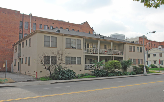 602 S Dunsmuir Ave in Los Angeles, CA - Foto de edificio - Building Photo