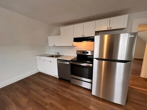 400 Court St, Unit 2 in Plymouth, MA - Building Photo - Building Photo