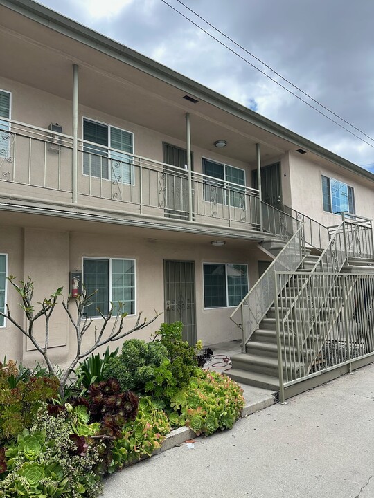 1082 E Wardlow Rd, Unit 1084 in Long Beach, CA - Foto de edificio