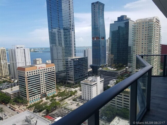1300 S Miami Ave, Unit PH5110 in Miami, FL - Foto de edificio - Building Photo