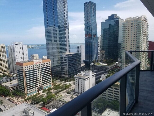 1300 S Miami Ave, Unit PH5110 in Miami, FL - Building Photo - Building Photo