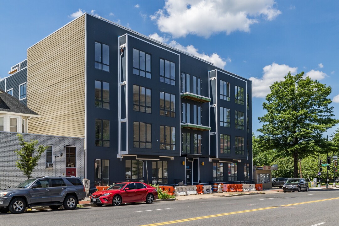 4907 Georgia Ave NW in Washington, DC - Foto de edificio