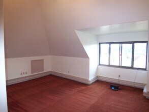 539 E 10th Ave, Unit Apt #3 in Tarentum, PA - Foto de edificio - Building Photo