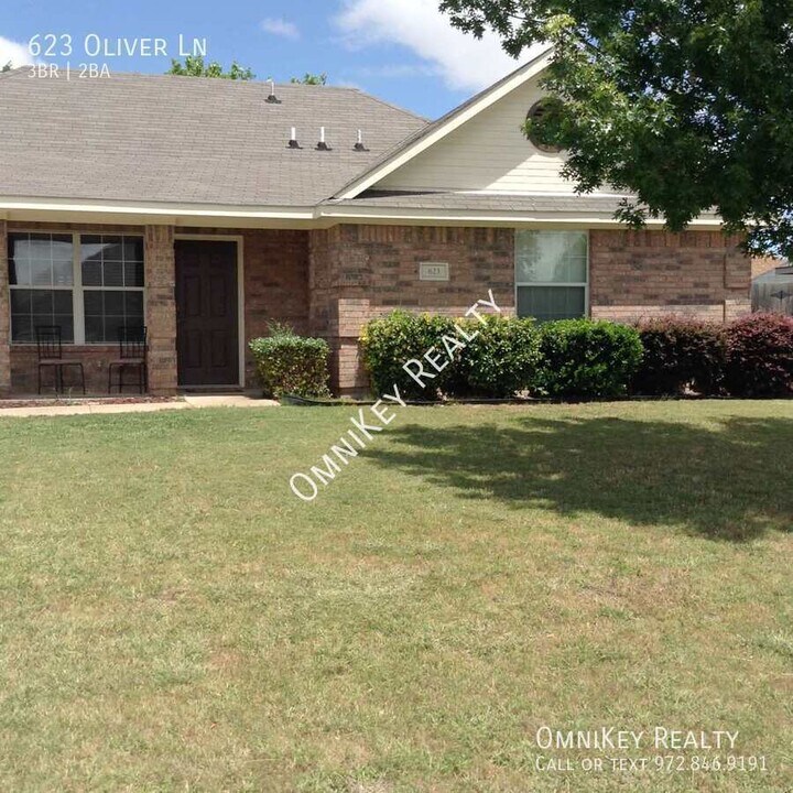 623 Oliver Ln in Waxahachie, TX - Building Photo